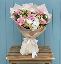 Букет цветов из:  Гвоздики, Орхидеи и Розы в Поназырево