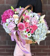 Композиция солнечный день в Поназырево Цветочная композиция из Розы, Хризантемы, Пионы и Лизиантусы в корзине в Поназырево