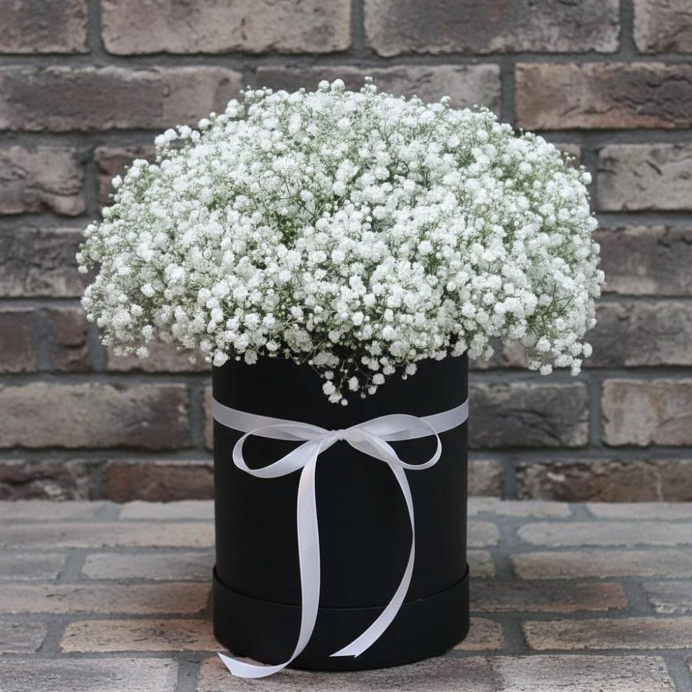 Цветочная композиция из Гипсофила в шляпной коробке в Поназырево