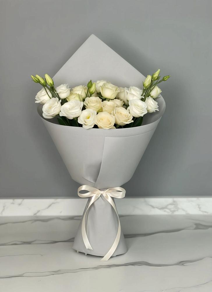 Букет цветов из: Розы и Лизиантусы в Поназырево