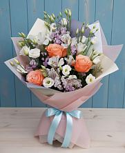 Букет цветов из:  Лизиантусы, Розы, Альстромерии и Гипсофила в Поназырево