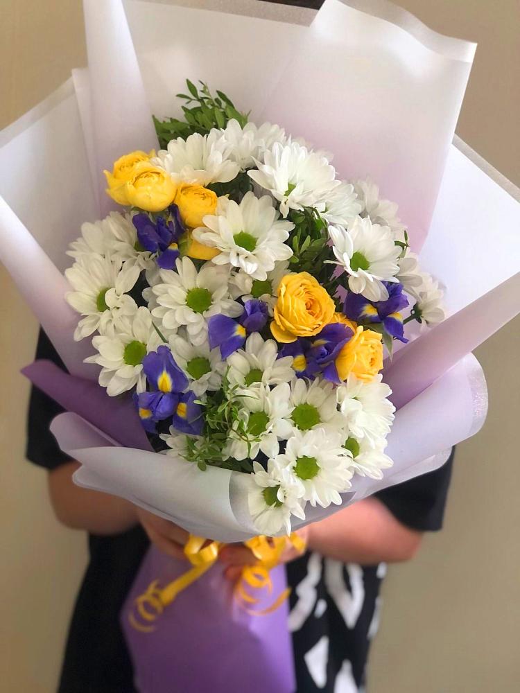 Букет цветов из: Ирисы, Хризантемы и Розы в Поназырево
