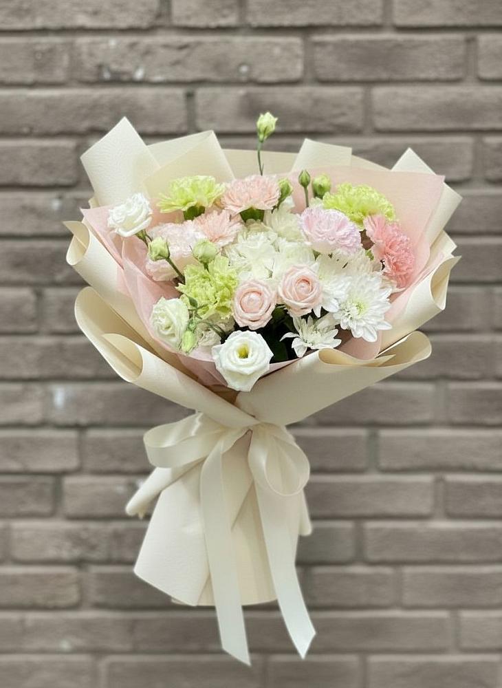 Букет цветов из: Гвоздики, Розы, Лизиантусы и Хризантемы в Поназырево