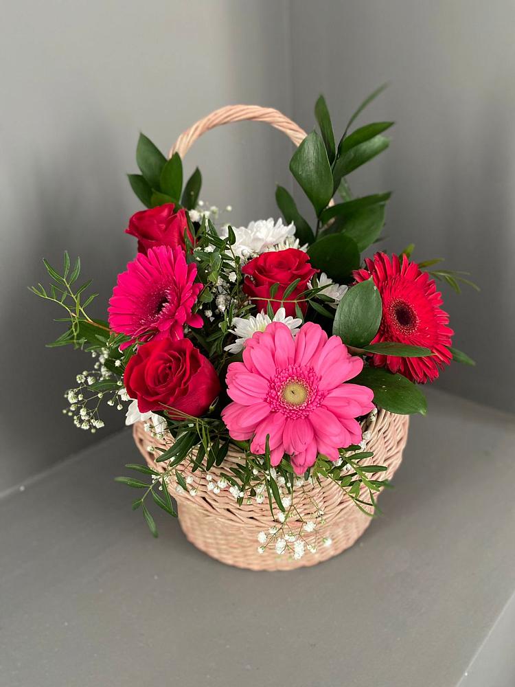 Цветочная композиция из Розы, Хризантемы и Герберы в корзине в Поназырево