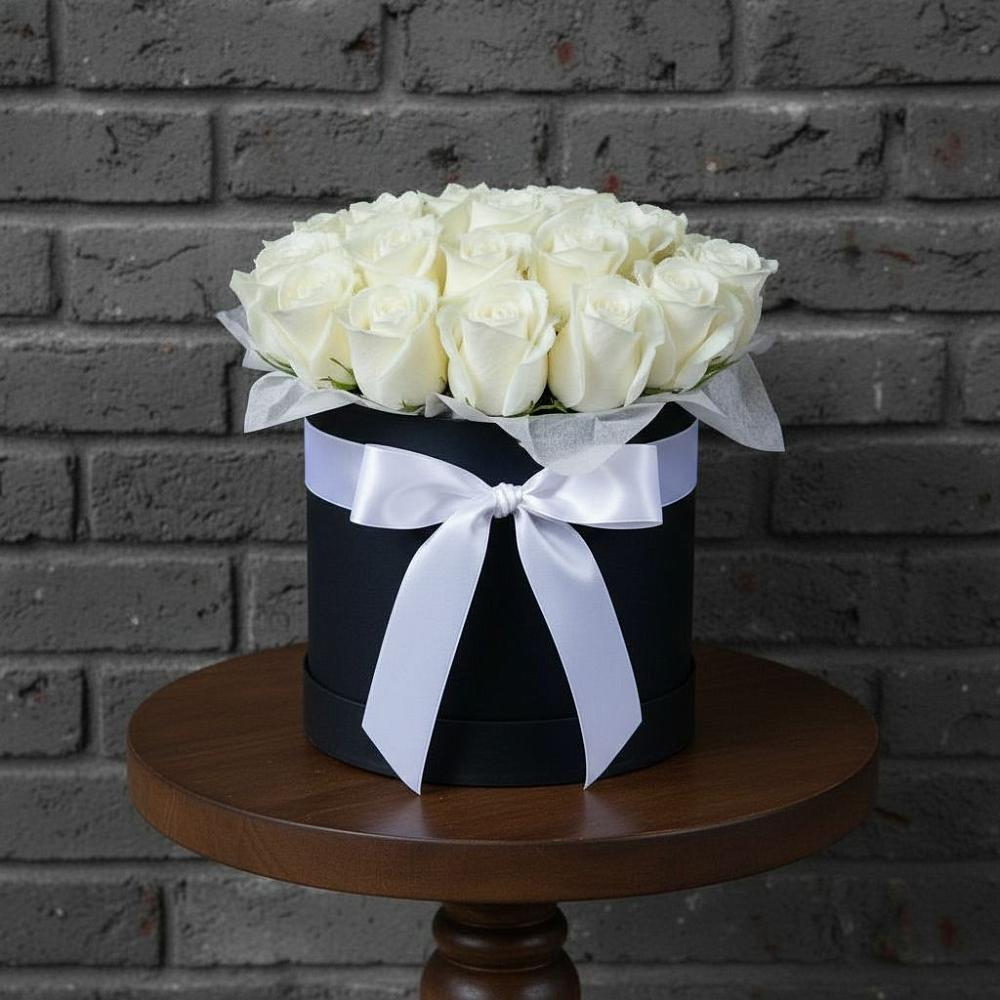 Цветочная композиция из Розы в шляпной коробке в Поназырево