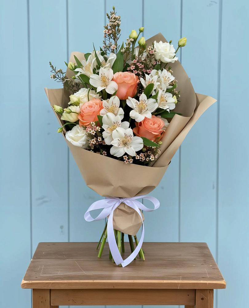 Букет цветов из: Альстромерии, Лизиантусы, Розы и Хризантемы в Поназырево