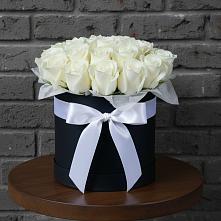 Цветочная композиция из Розы в шляпной коробке в Поназырево